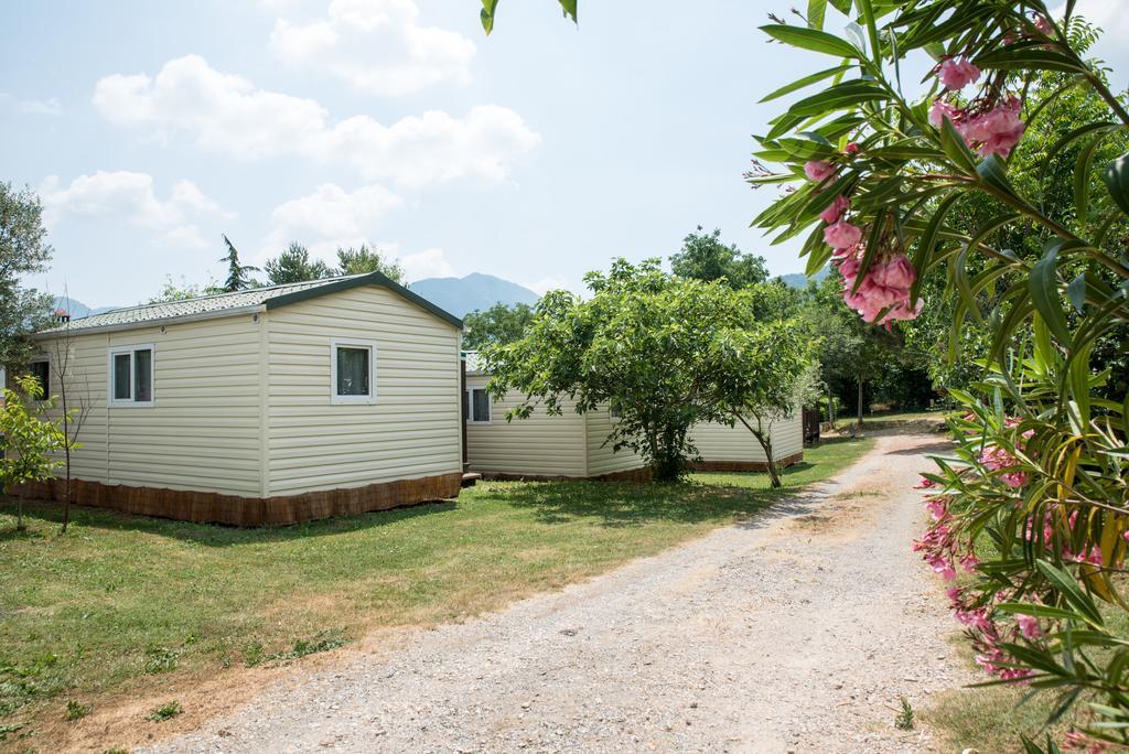 Camping Fleuri 2*